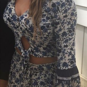 American Eagle blue and white floral set